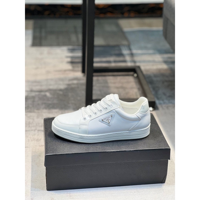Pra*a casual shoes